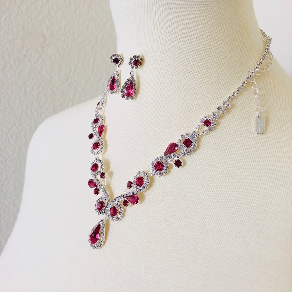 Jewlery set. NEW